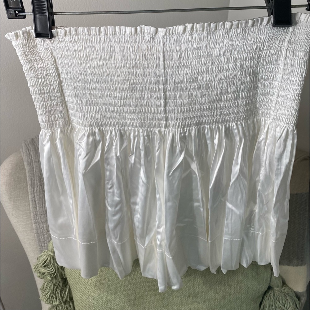 NWT Natural Life Daisy Skort Shorts Medium White Smocked Waist Shiny Lightweight - Picture 8 of 9